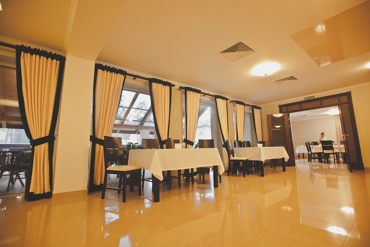 Viktoria Park Hotel Bucha Dış mekan fotoğraf