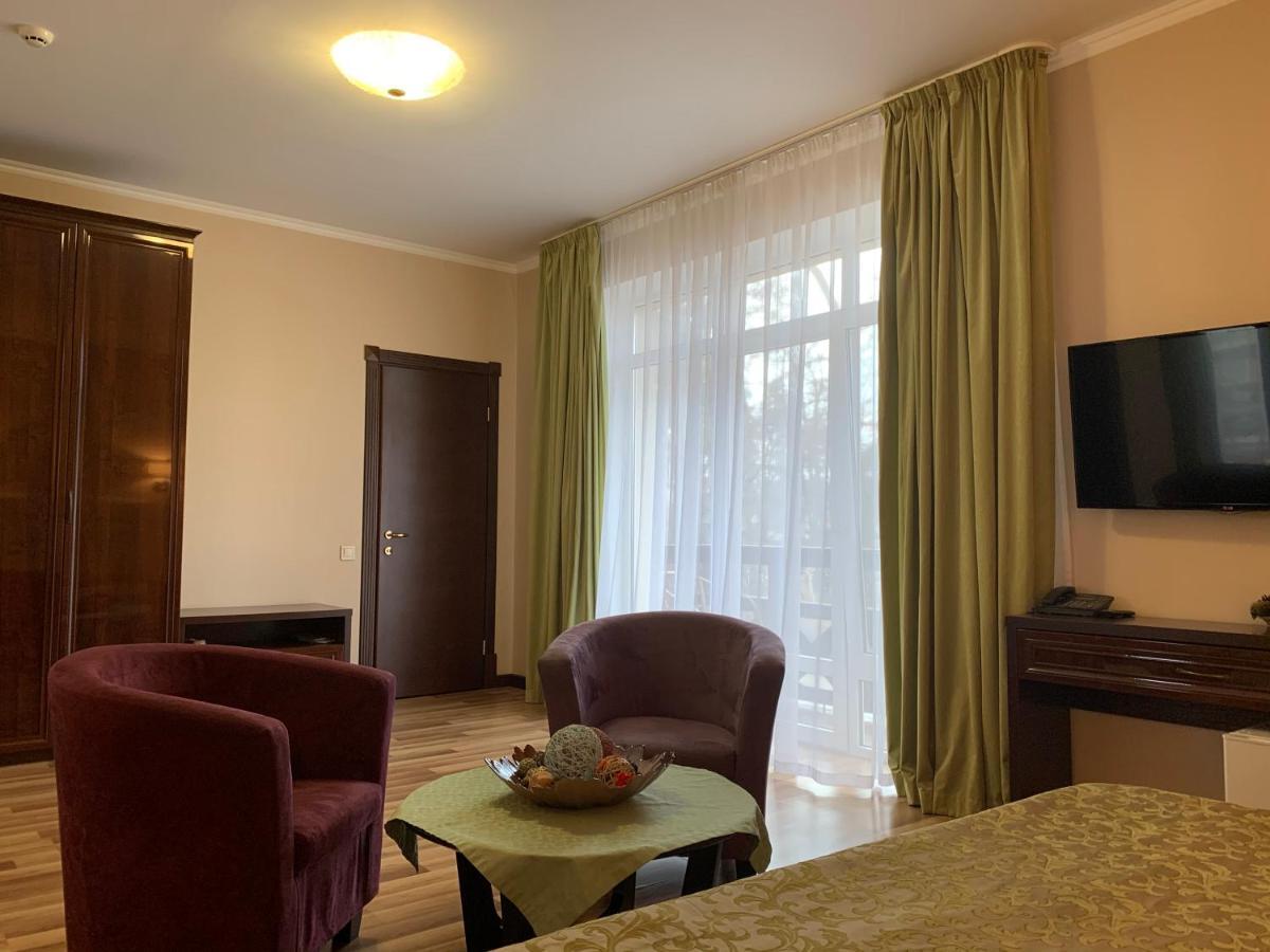 Viktoria Park Hotel Bucha Dış mekan fotoğraf